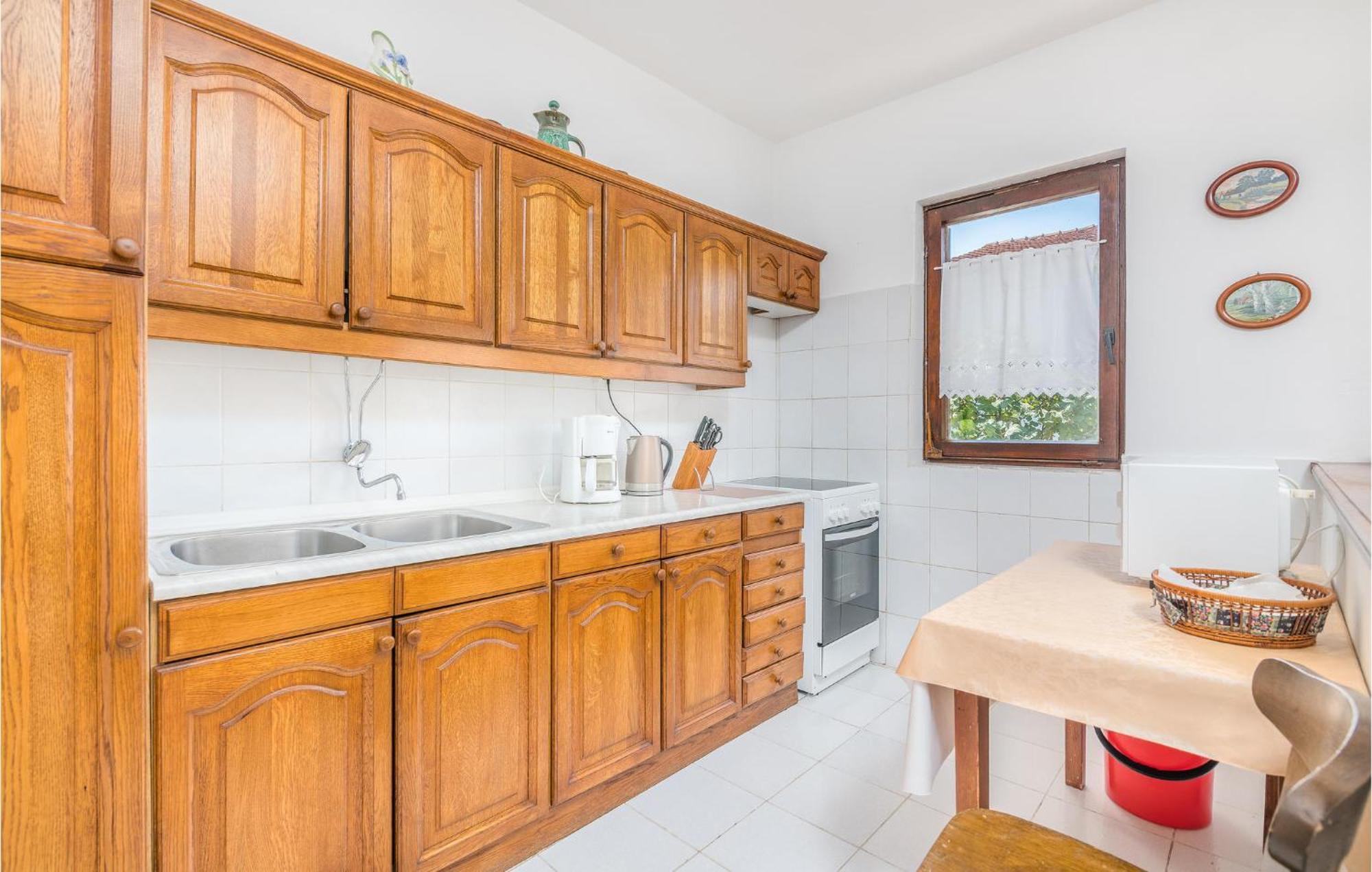 Stunning Apartment In Malinska With Kitchen מראה חיצוני תמונה