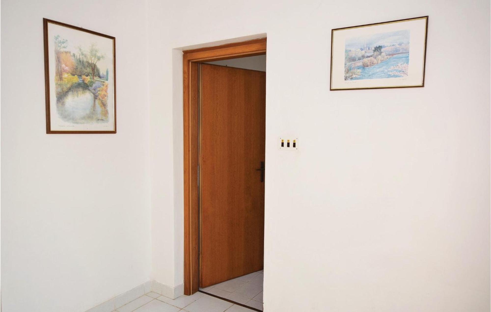 Stunning Apartment In Malinska With Kitchen מראה חיצוני תמונה