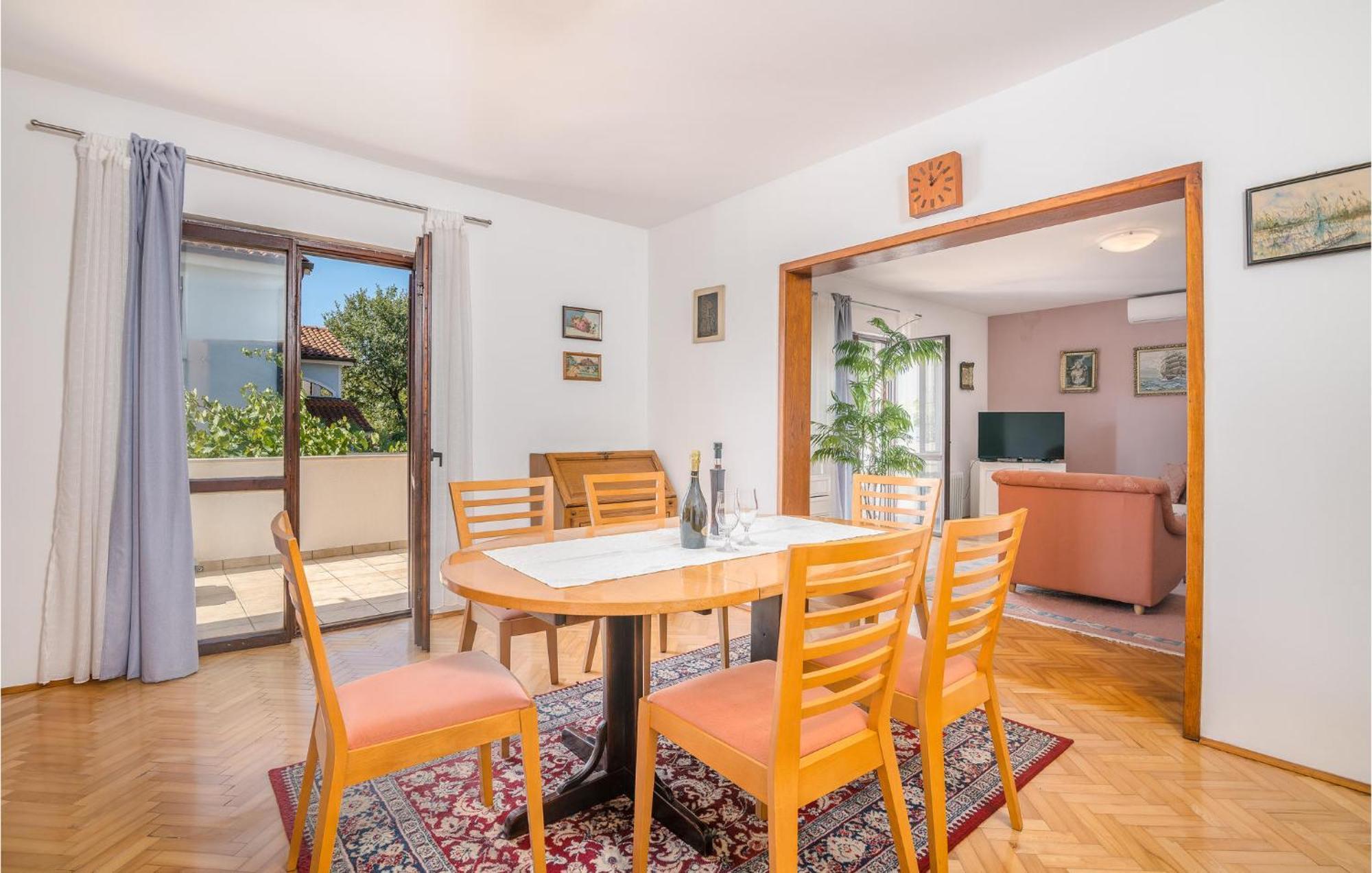 Stunning Apartment In Malinska With Kitchen מראה חיצוני תמונה