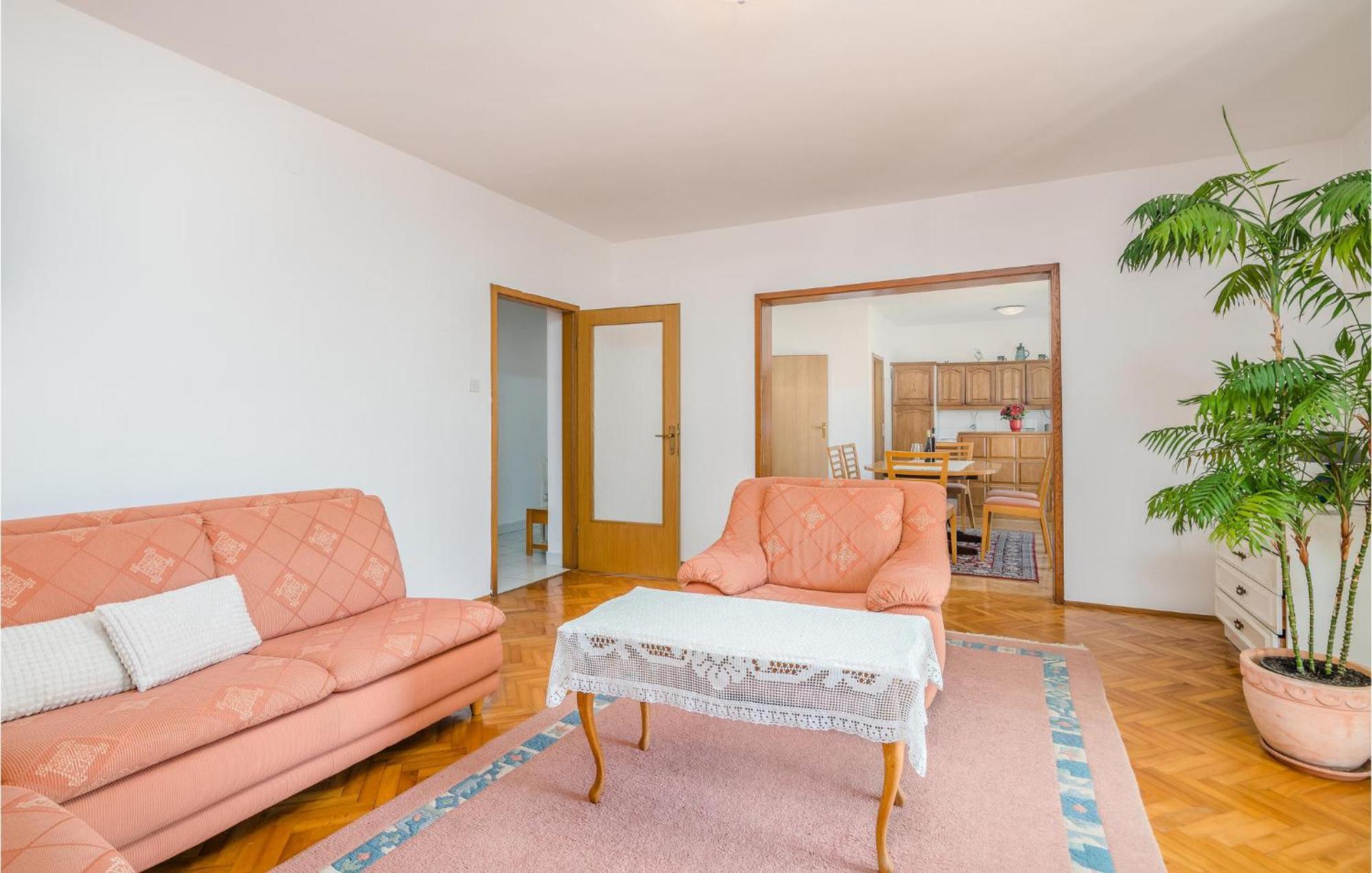 Stunning Apartment In Malinska With Kitchen מראה חיצוני תמונה